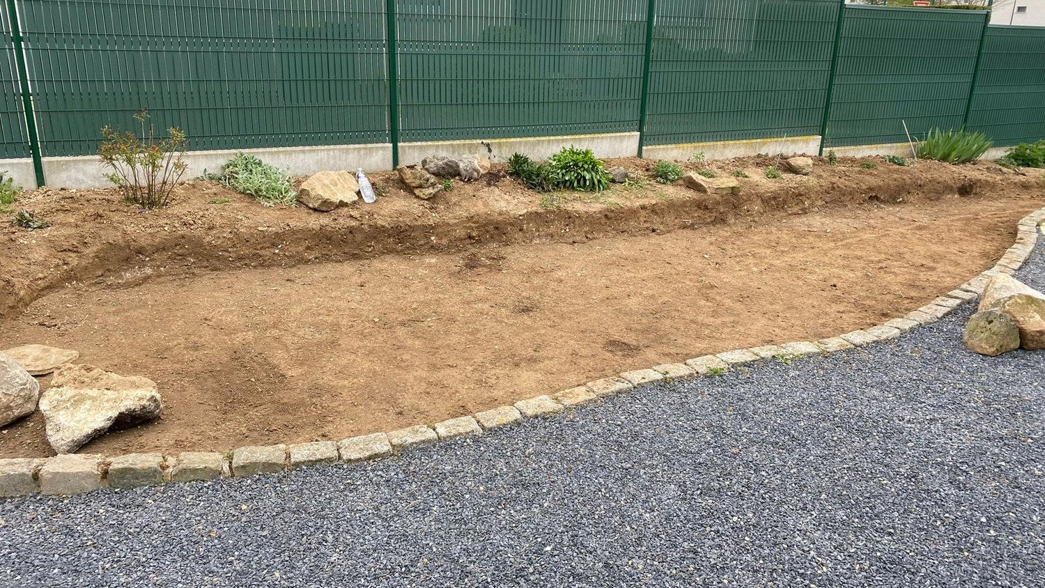 Avant — Aménagement de terrain par Quatre Trèfles à Amiens
